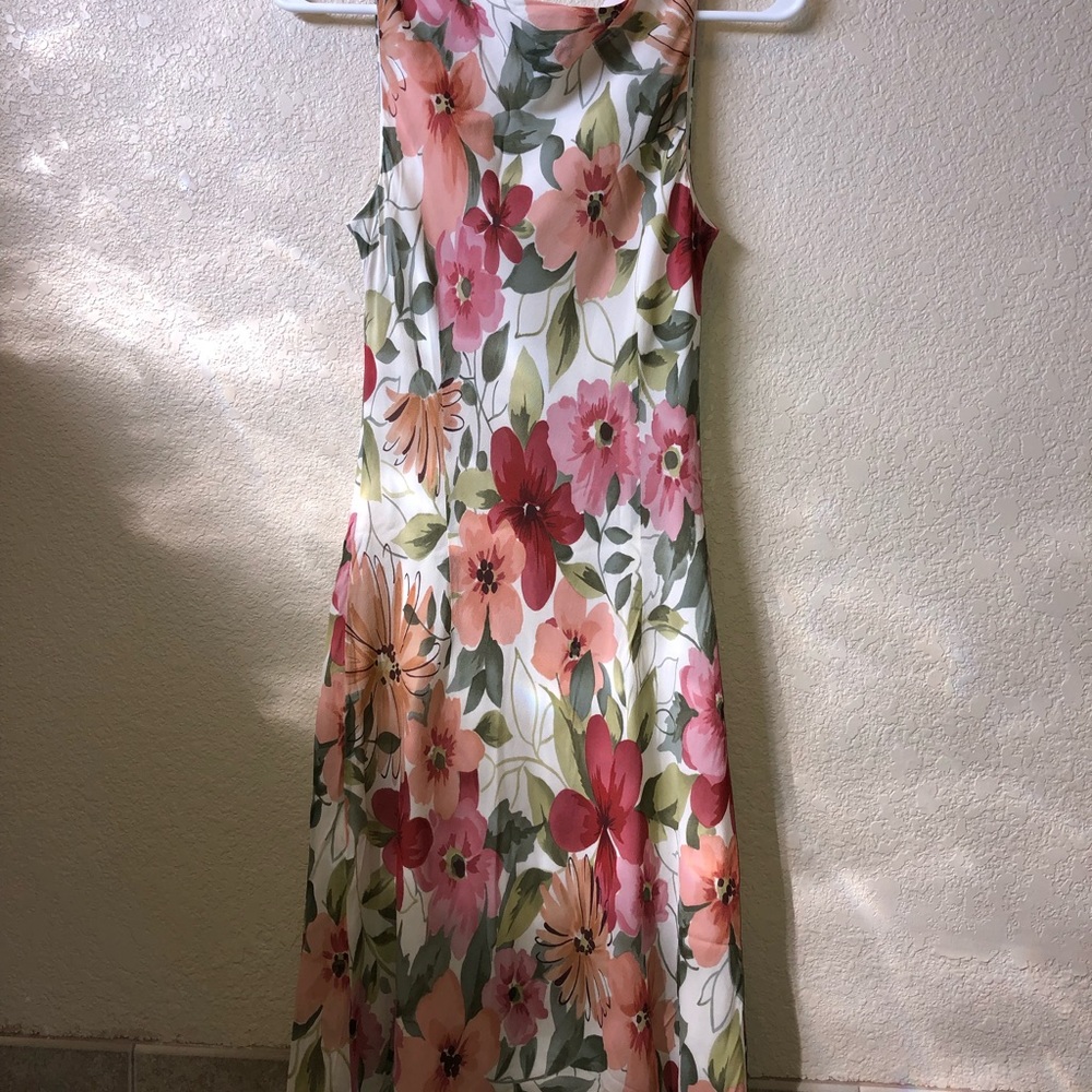 Ann Taylor floral dress size 6 - Picture 3 of 3